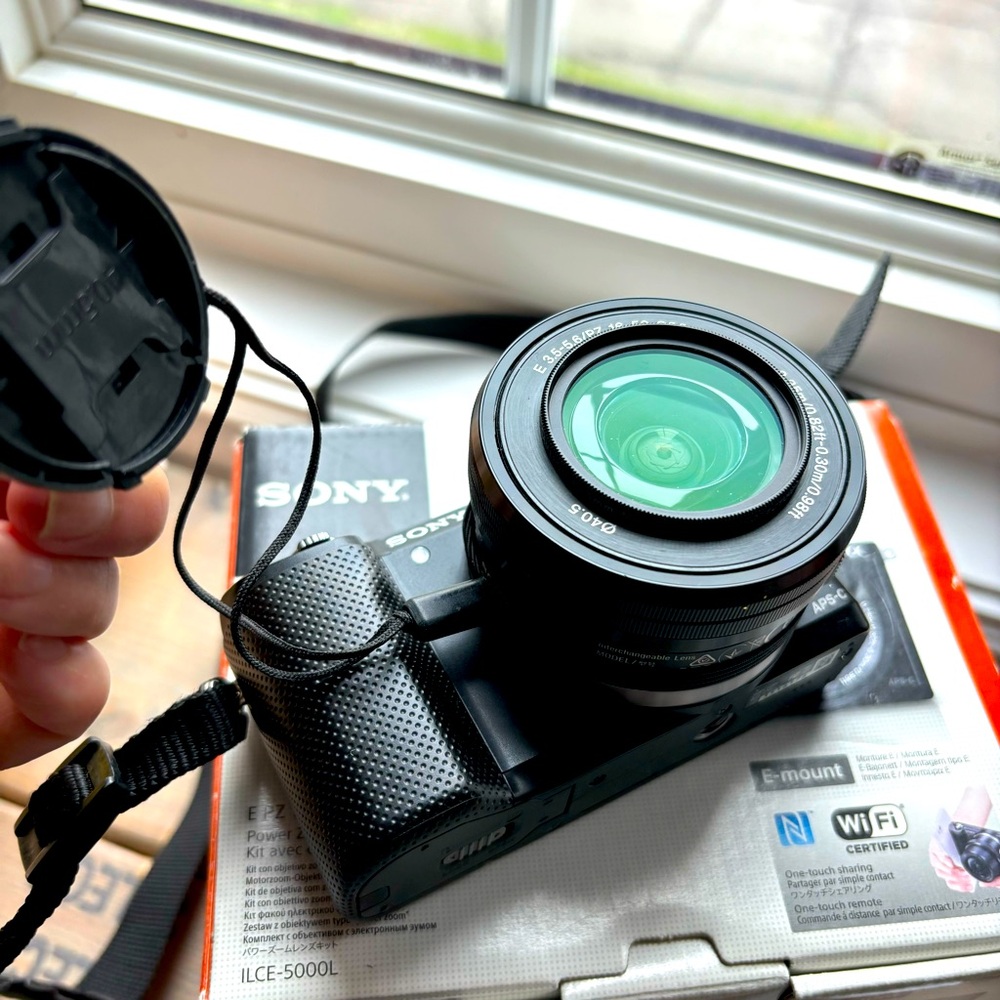 Sony a5000 digital camera - E PZ 16-50mm F3.5-5.6 OSS - like new.